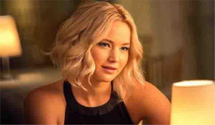 जेनिफर लॉरेंस ने क्रिसमस पर क्रिस जेनर को तोहफे में दी टॉय कार