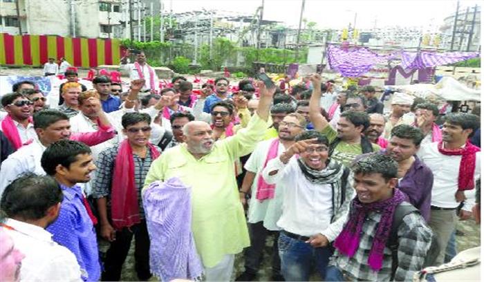 आऊटसोर्सिंग के खिलाफ क्रान्ति सेना का जबर गोहार