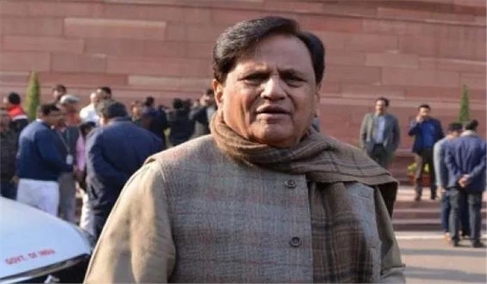 प्रवासियों को उनके घर नहीं जाने दे रही बिजनेस लॉबी : अहमद पटेल