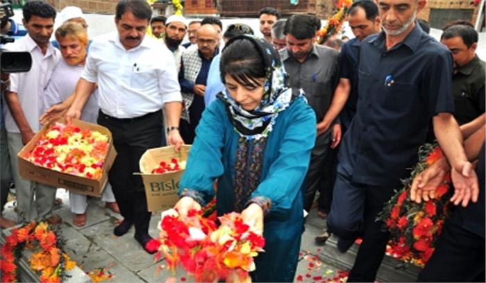 पीडीपी के पांच असंतुष्ट नेता महबूबा से असहमत