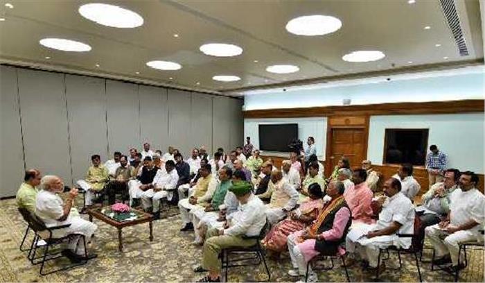 पीएम मोदी ने पूर्वोत्तर भारत के सांसदों के साथ विकास के मुद्दों पर चर्चा की