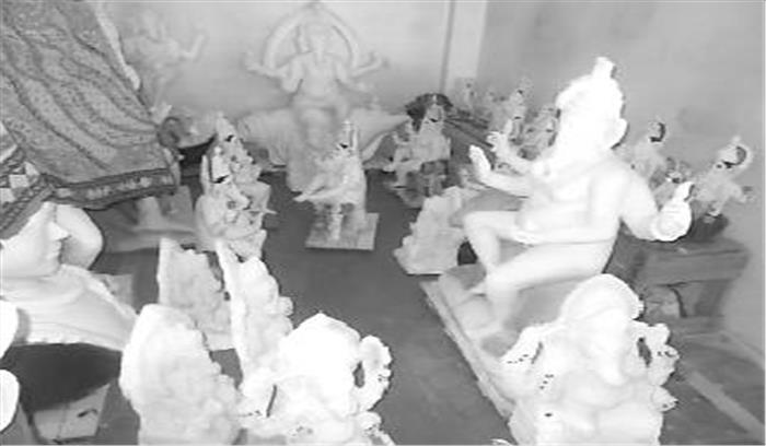 कैसे बचेगा पर्यावरण, बिकने आई पीओपी की प्रतिमाएं