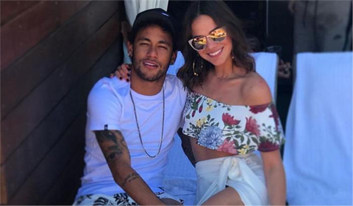 नए साल की पार्टी में अपनी पूर्व प्रेमिका से मिले नेमार