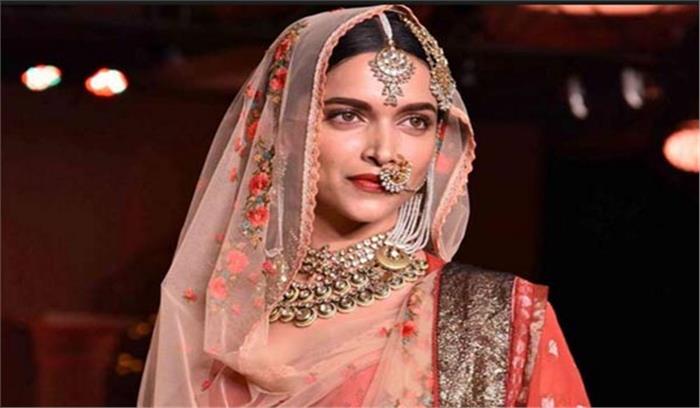 पद्मावती विवाद के चलते दीपिका के माता-पिता के घर के बाहर पुलिस तैनात