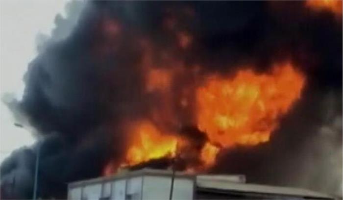 दिल्ली में पेंट फैक्ट्री में लगी आग