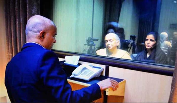 कुलभूषण जाधव से मिलीं मां और पत्नी