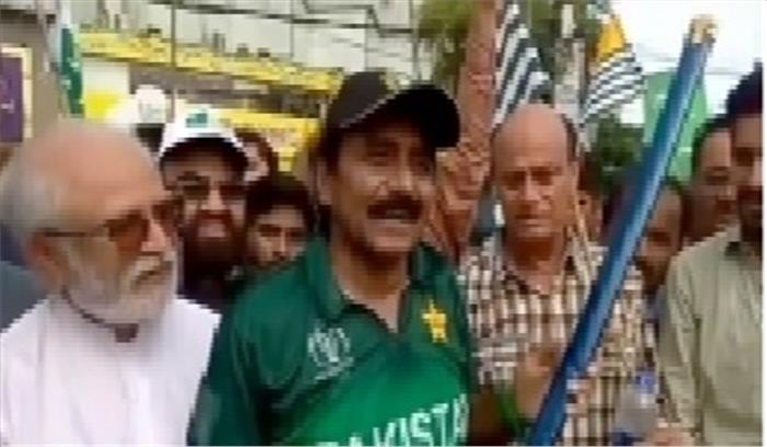 खिलाड़ी रोलमॉडल होते हैं, व्यवहार को लेकर सावधान रहना चाहिए : मियांदाद