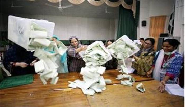 पाकिस्तान के मतदान केंद्रों पर मतगणना शुरू पाकिस्तान के मतदान केंद्रों पर मतगणना शुरू