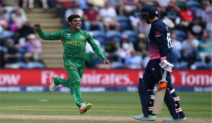 चैम्पियंस ट्रॉफी के सेमीफाइनल में इंग्लैंड ने पाकिस्तान को दिया 212 का लक्ष्य