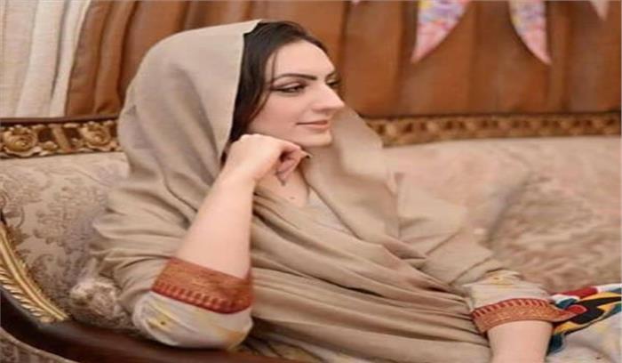 इमरान खान की पत्नी बुशरा ने पार्टी की जीत पर देश को बधाई दी इमरान खान की पत्नी बुशरा ने पार्टी की जीत पर देश को बधाई दी