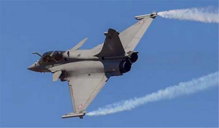 भारतीय वायुसेना ने LOC के पार जाकर जैश के आतंकी कैंपों को किया ध्वस्त: सूत्र