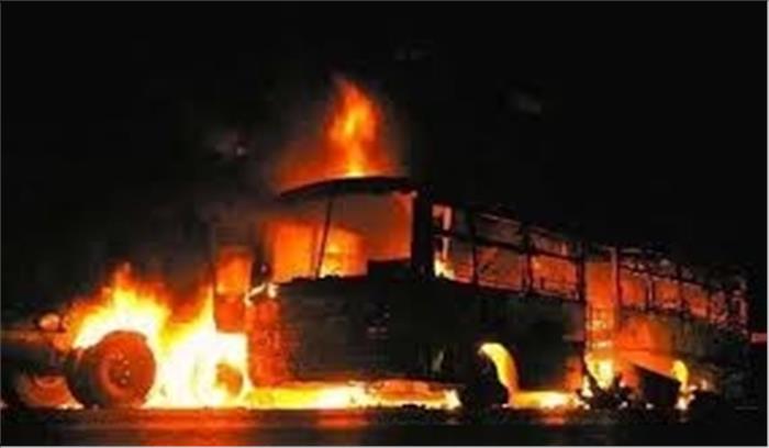 पाकिस्तान : बस में आग लगी, 15 यात्रियों की मौत