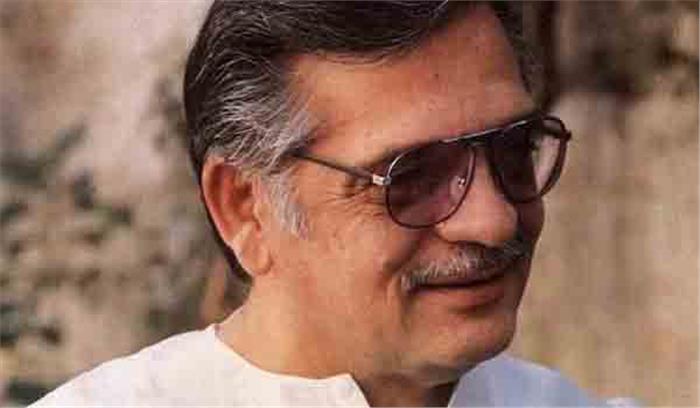 बहुमुखी प्रतिभा से लोगों को मंत्रमुग्ध कर रहे हैं गुलजार