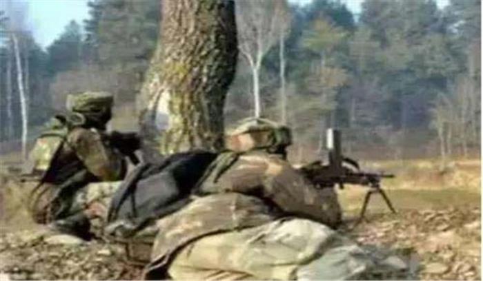 एलओसी पर पाक सेना ने तोपें और टैंकों के साथ ही हजारों सैनिक तैनात कर दिए एलओसी पर पाक सेना ने तोपें और टैंकों के साथ ही हजारों सैनिक तैनात कर दिए