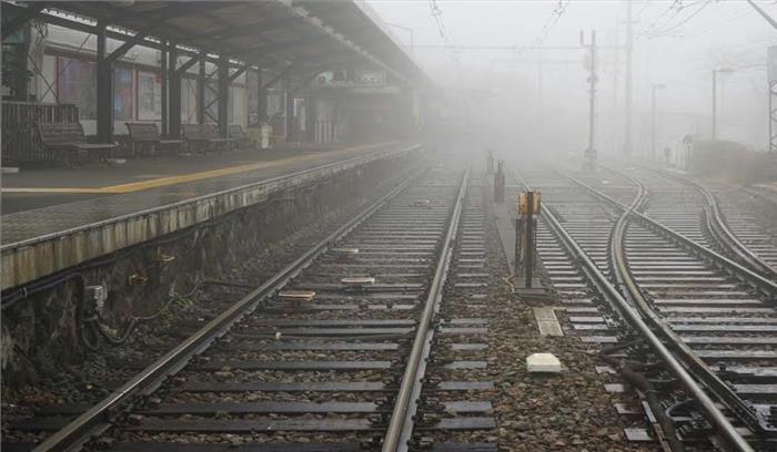 पाकिस्तान में रेलवे की हालत खस्ता : रिपोर्ट पाकिस्तान में रेलवे की हालत खस्ता : रिपोर्ट