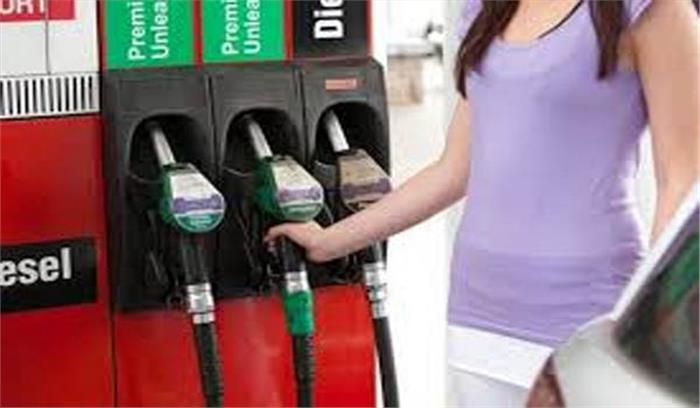 पाकिस्तान में पेट्रोल और डीजल के दाम बढ़े पाकिस्तान में पेट्रोल और डीजल के दाम बढ़े