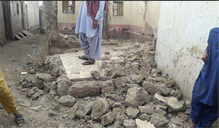 पाकिस्तान के बलूचिस्तान में भूकंप से स्कूल ढहा, छात्रा की मौत पाकिस्तान के बलूचिस्तान में भूकंप से स्कूल ढहा, छात्रा की मौत