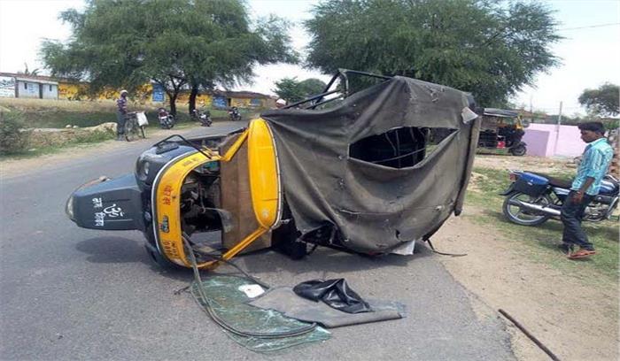 झारखंड में ऑटो पलटने से छात्रा की मौत, कई घायल