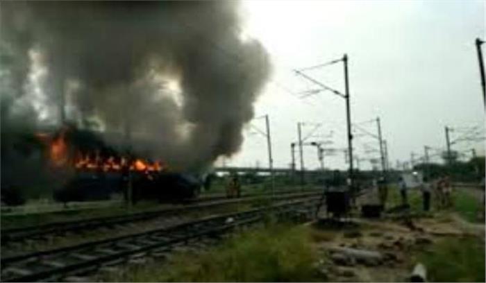 महाराष्ट्र : आग लगने से रेलवे की सेवाएं प्रभावित