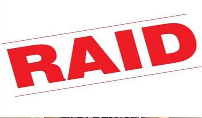 पान मसाला फैक्ट्री पर छापे में 32 हजार पाउच बरामद