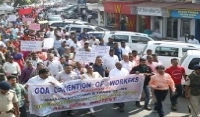 गोवा में मजदूर संगठनों की हड़ताल से बसों की अनुपस्थिति, यात्री परेशान