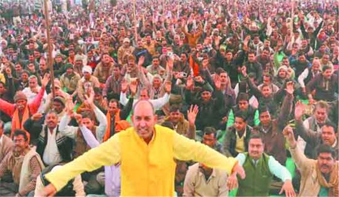 प्रदेश भर के सरपंच और पंचायत सचिवों ने भोपाल में किया प्रदर्शन प्रदेश भर के सरपंच और पंचायत सचिवों ने भोपाल में किया प्रदर्शन