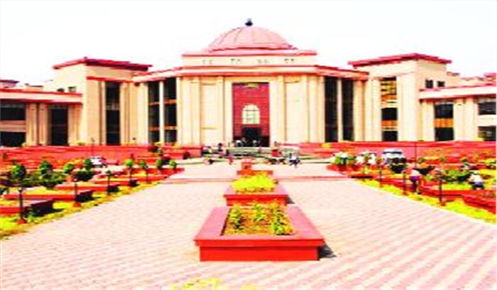 सहायक शिक्षिका की याचिका पर पदोन्नति आदेश पर रोक