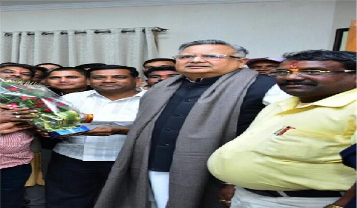 पंचायत सचिवो ने किया मुख्यमंत्री का सम्मान पंचायत सचिवो ने किया मुख्यमंत्री का सम्मान