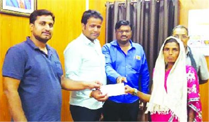 बंधक मजदूर परिवार को मिली शासन से सहायता