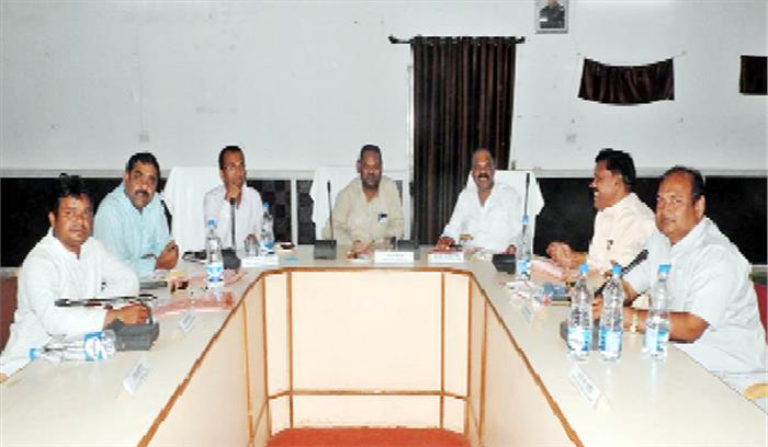 गबन के आरोप में पंचायत सचिव बर्खास्त