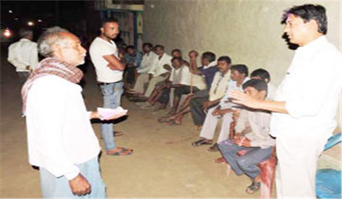 विधायक ने चौपाल लगाकर सुनी ग्रामीणों की समस्याएं विधायक ने चौपाल लगाकर सुनी ग्रामीणों की समस्याएं