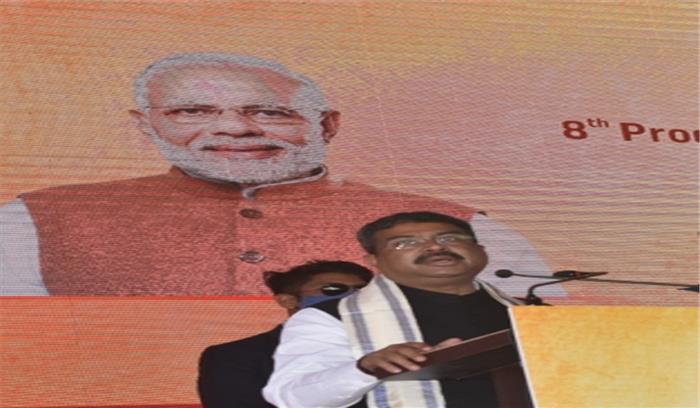 महामारी की लड़ाई में पेट्रोलियम और इस्पात क्षेत्र का अहम योगदान : धर्मेंद्र प्रधान