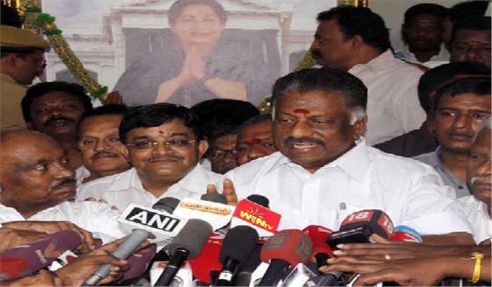 पन्नीरसेल्वम और शशिकला ने राज्यपाल के सामने रखा अपना पक्ष