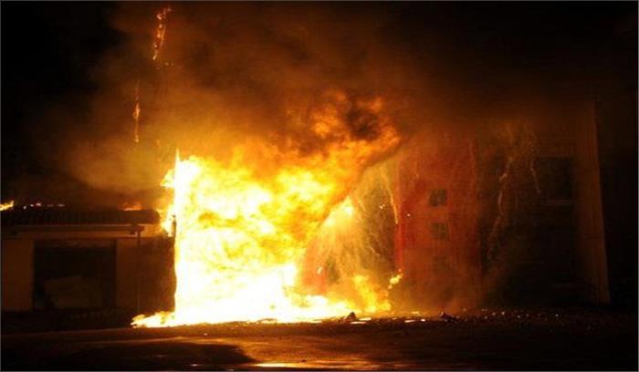 पश्चिम बंगाल : पेपर मिल में लगी भीषण आग