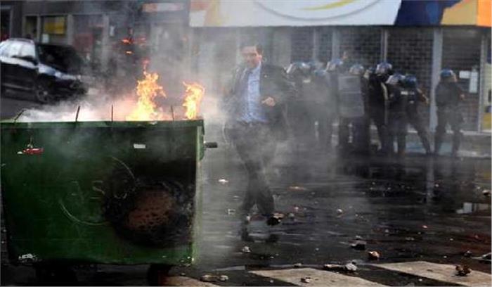 पराग्वे: गुप्त मदतान के विरोध में प्रदर्शनकारियों ने संसद में लगायी आग