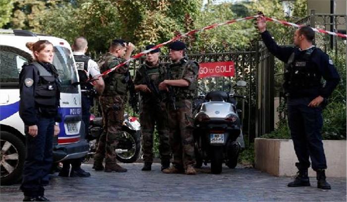 पेरिस: कार ने सैनिकों को टक्कर मारी, 6 घायल