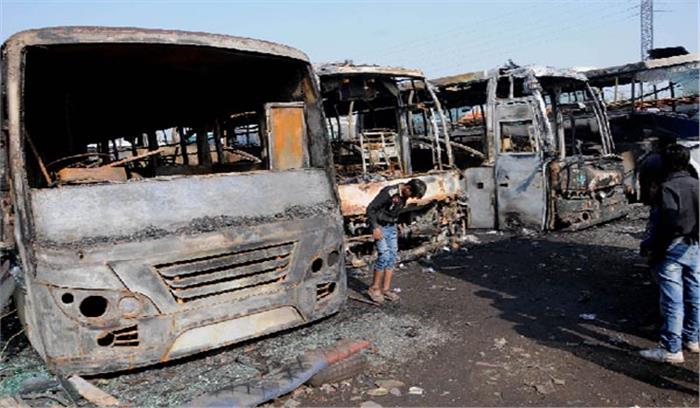 पार्किंग में खड़ी बस में लगी आग, छह बसें जलकर खाक