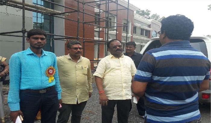 संसदीय सचिव ने किया निर्माणाधीन कलेक्टर भवन का निरीक्षण