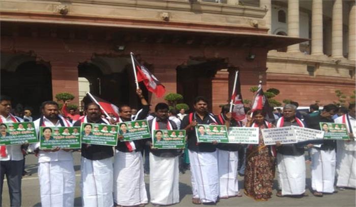 कावेरी जल विवाद: अन्नाद्रमुक के हंगामे के कारण लोकसभा में नहीं हो सका प्रश्नकाल