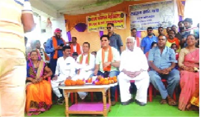 जनसंपर्क यात्रा में पार्रीकला एवं भेड़ीकला पहुंचे सांसद जनसंपर्क यात्रा में पार्रीकला एवं भेड़ीकला पहुंचे सांसद