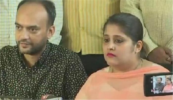 पासपोर्ट दफ्तर में धर्म को लेकर दंपति का अपमान, अफसर का हुआ तबादला 