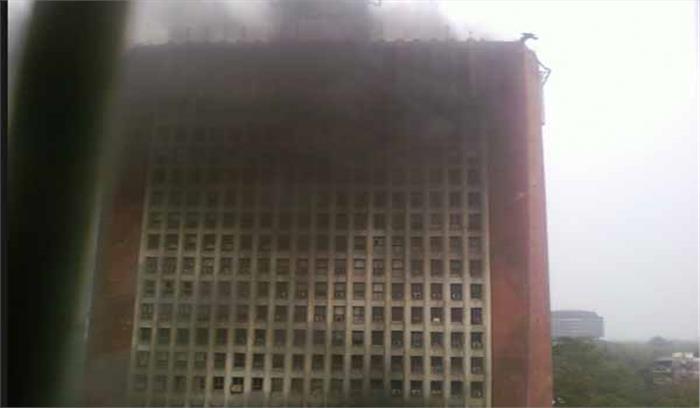 दिल्ली: संचार भवन में लगी आग दिल्ली: संचार भवन में लगी आग