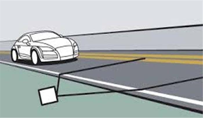 कटनी गुमला हाईवे पर सड़क बहने से वाहनों का आवागमन हुआ ठप्प