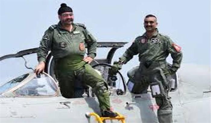 अभिनंदन लौटे काकपिट में, वायुसेना प्रमुख धनोआ अभिनंदन लौटे काकपिट में, वायुसेना प्रमुख धनोआ