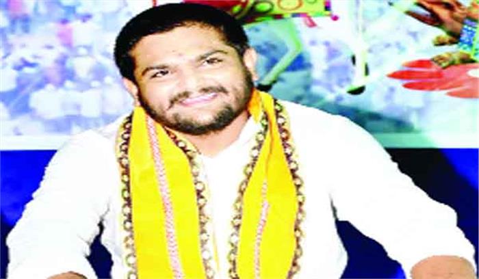 पाटीदार आरक्षण पर सोनिया लेंगी फैसला