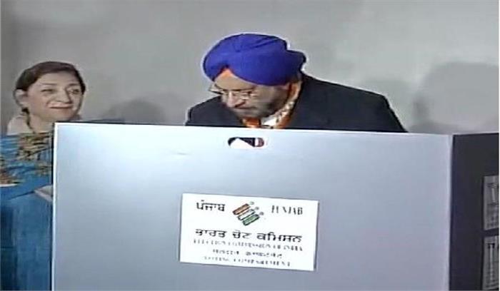 पंजाब चुनाव: जे.जे. सिंह ने पटियाला मतदान केंद्र में वोट डाला