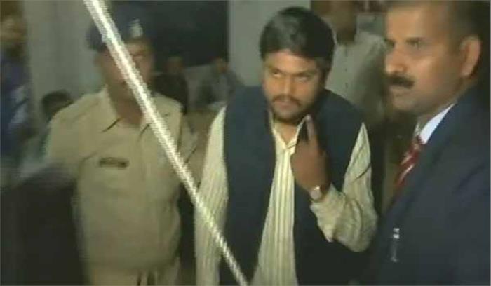 गुजरात विधानसभा चुनाव:  हार्दिक पटेल ने वीरमगाम में किया मतदान