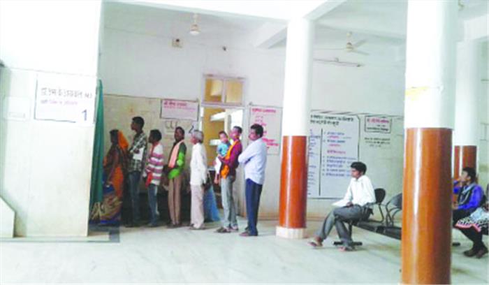 अस्पताल से डॉक्टर नदारद, मरीजों को परेशानी