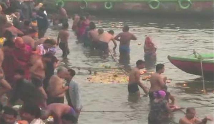 बिहार: मकर संक्रांति को धूमधाम से मना रहे श्रद्धालु