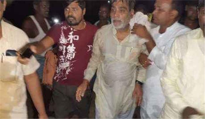 बाढ़ में डूबने से बाल-बाल बचे रामकृपाल